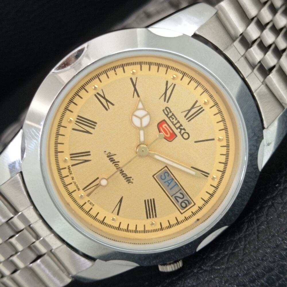 Vintage 1982 Seiko Automatic Mens Silver Watch W/daydate & Champagne accents